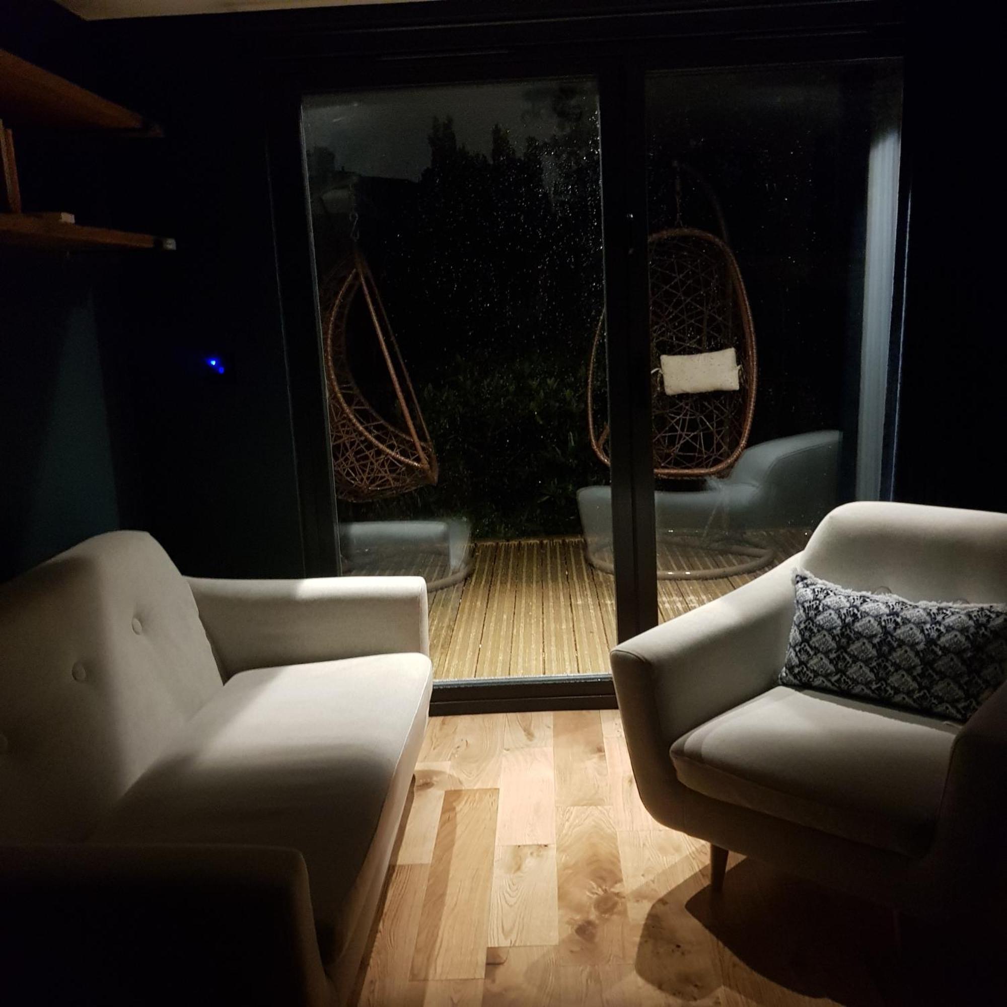 Modern 1-Bed Apartment, Plus Parking, Near Oxford And The Jr Екстериор снимка